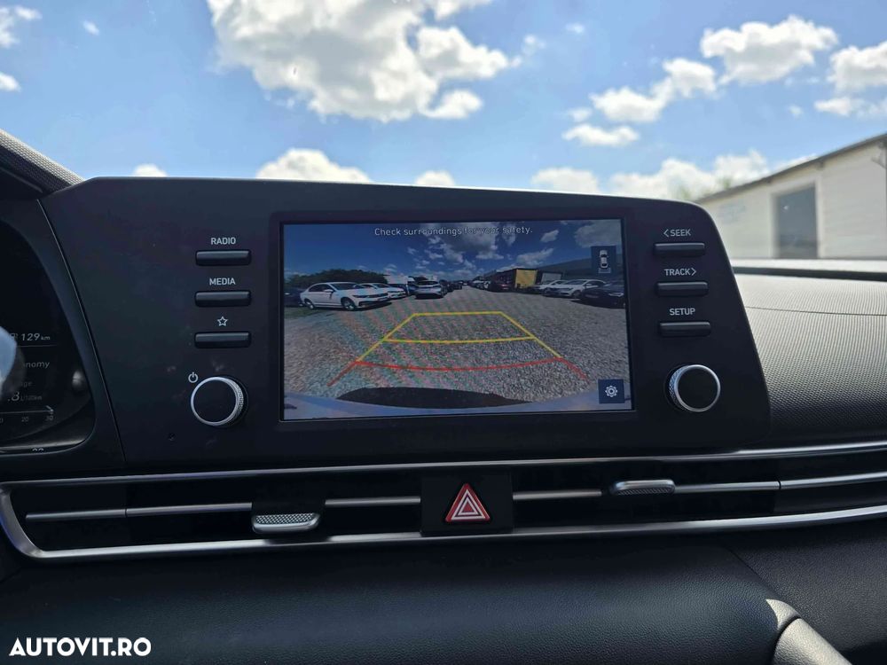 Hyundai Elantra - 18