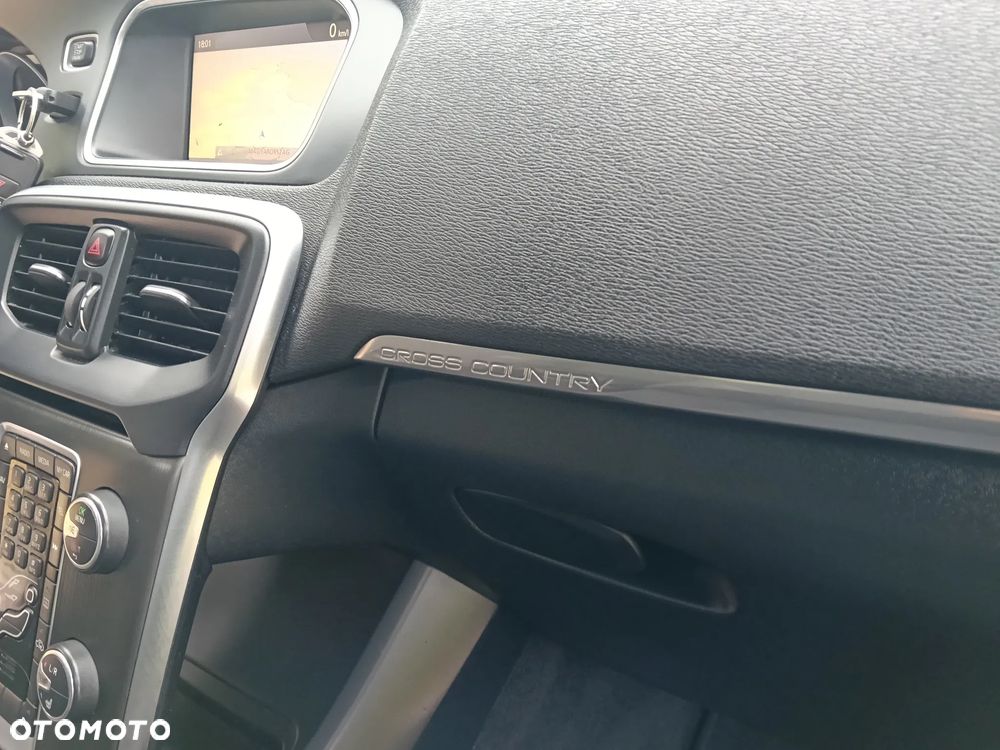 Volvo V40 Cross Country D3 Momentum - 25