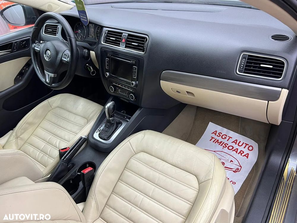 Volkswagen Jetta - 11