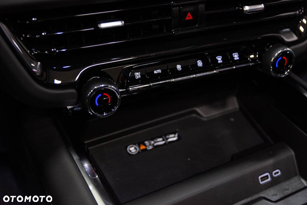 Chevrolet Suburban - 23