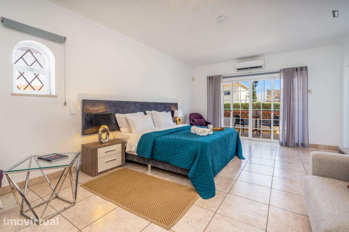 Casa com 6 quartos - localizado em Lagos - Grande imagem: 2/49