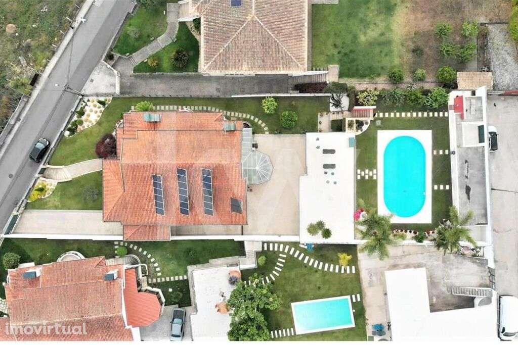 Moradia com 2 pisos em Jovim, Gondomar, com piscina, garagem e jardim - Grande imagem: 3/33