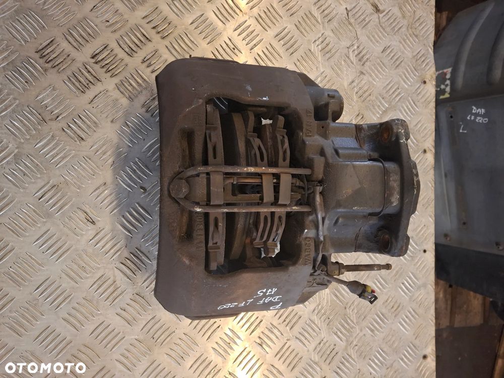 ZACISK HAMULCOWY PRAWY 17,5 8 SZPILEK DAF LF 220 EURO 6 - 2