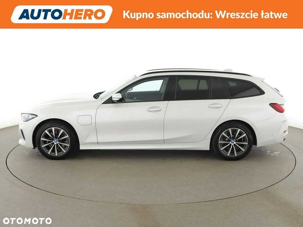 BMW 3 Series 2023 photo 2