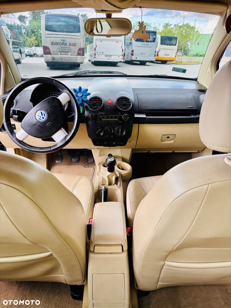 Volkswagen New Beetle - 2