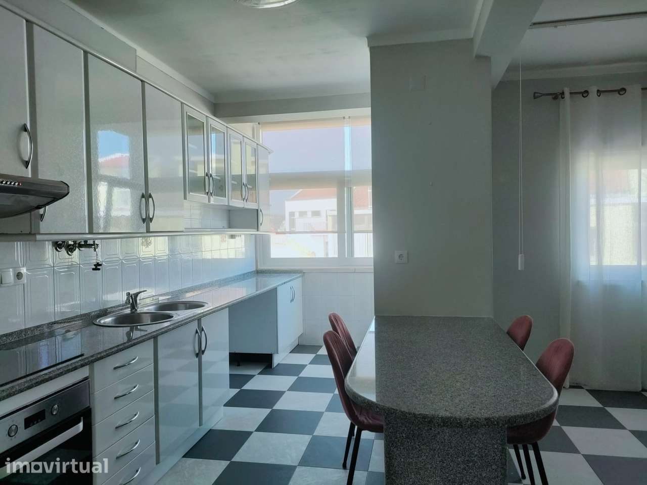 Apartamento T2 situado na zona histórica da Lourinhã. - Grande imagem: 2/12