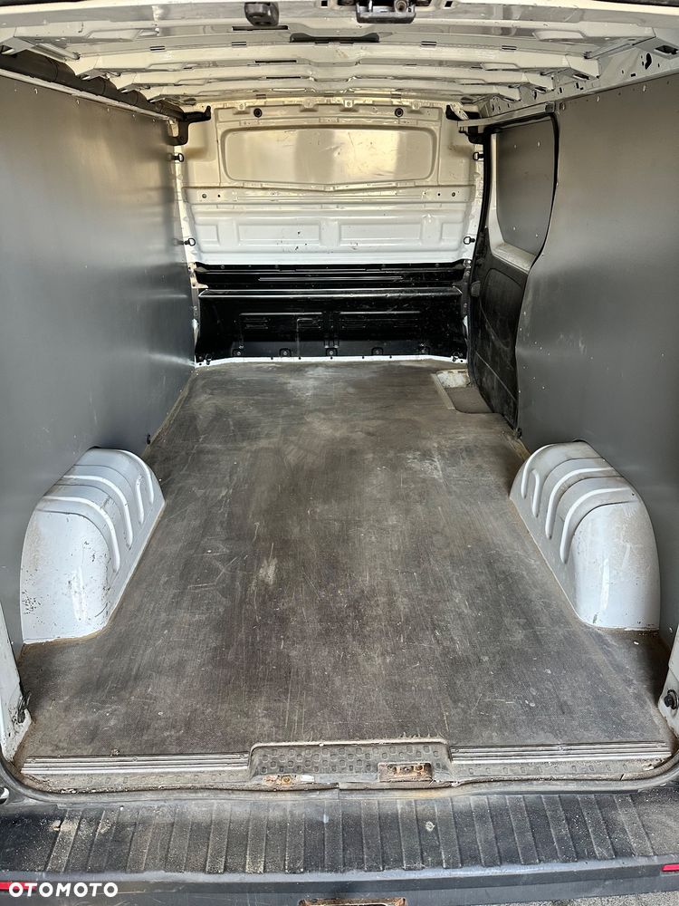 Opel Vivaro - 8