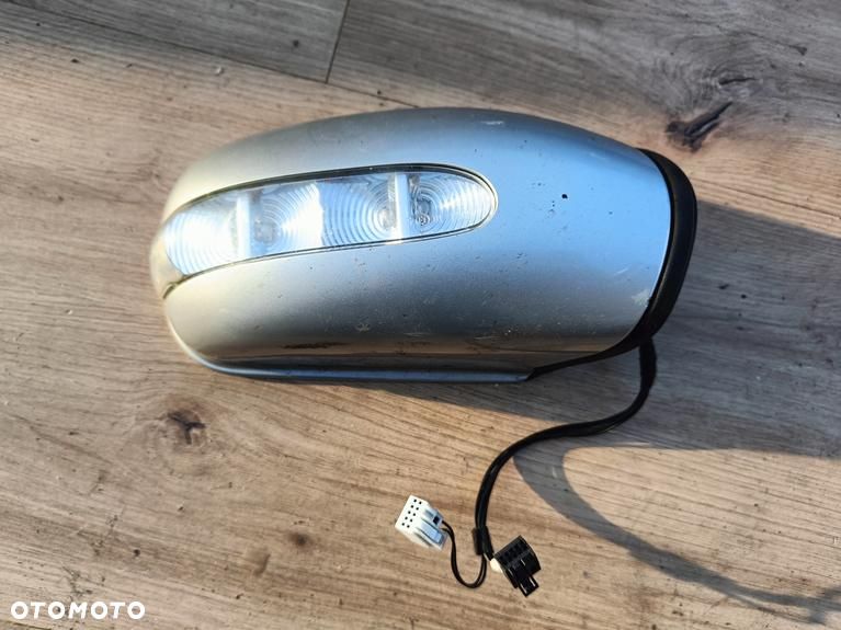 MERCEDES W211 LUSTERKO PRAWE 744 EU 9 pinów Manualnie Składane - 1