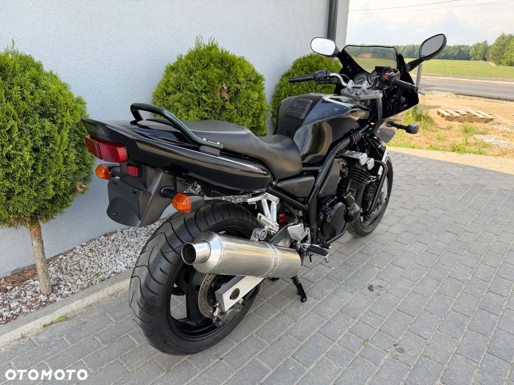 Yamaha FZS - 24