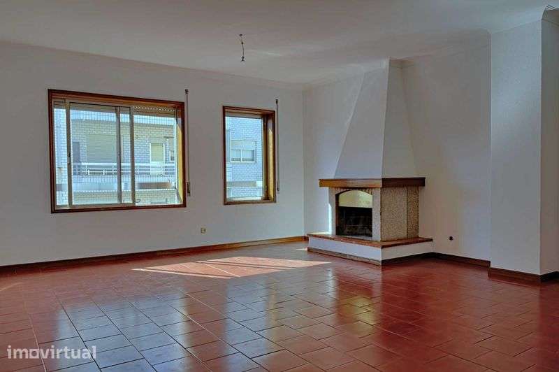Apartamento T3 com 2 WC e garagem fechada junto às Portas da Maia - Grande imagem: 2/12