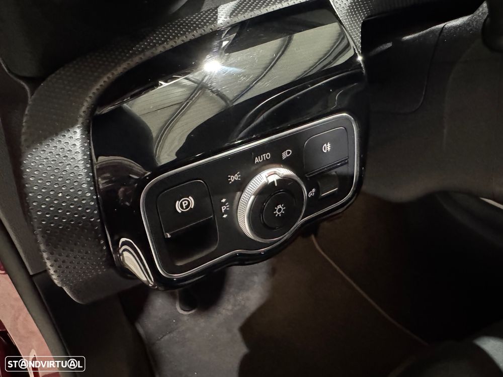 Mercedes-Benz A 250 e AMG Line - 30