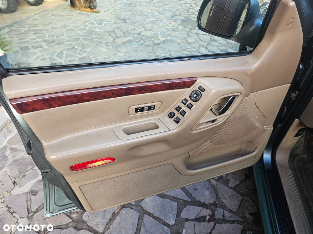 Jeep Grand Cherokee - 23