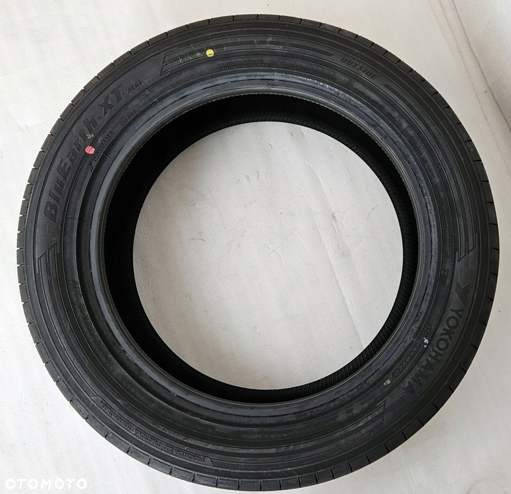 OPONA YOKOHAMA BLUEARTH-XT AE61 225 55 R18 98V - 3