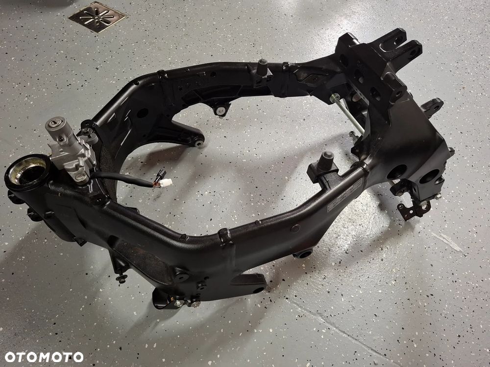 Suzuki GSXS 950 1000 rama - 4