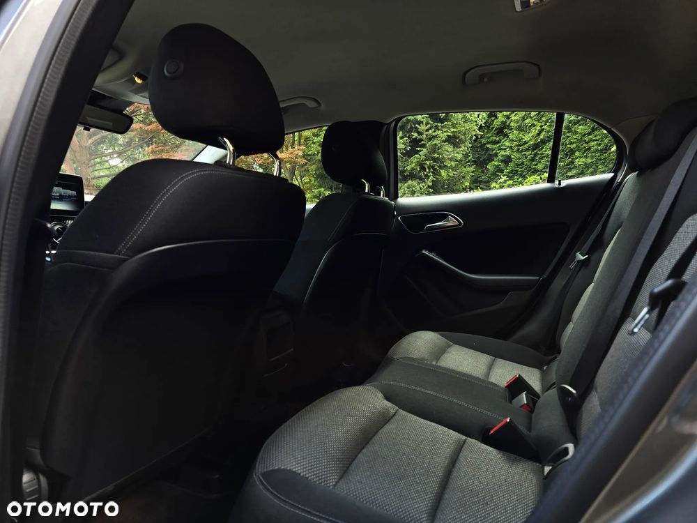 Mercedes-Benz GLA 200 7G-DCT Style - 27