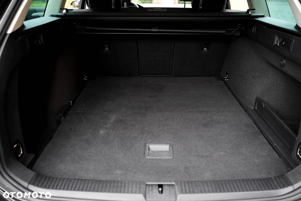 Volkswagen Passat 2.0 TDI SCR DSG Highline - 32