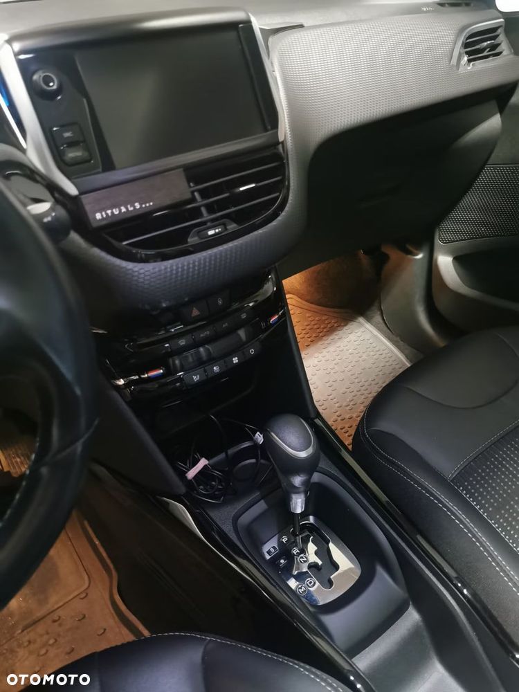 Peugeot 2008 PureTech 110 GPF Stop&Start EAT6 Allure - 13