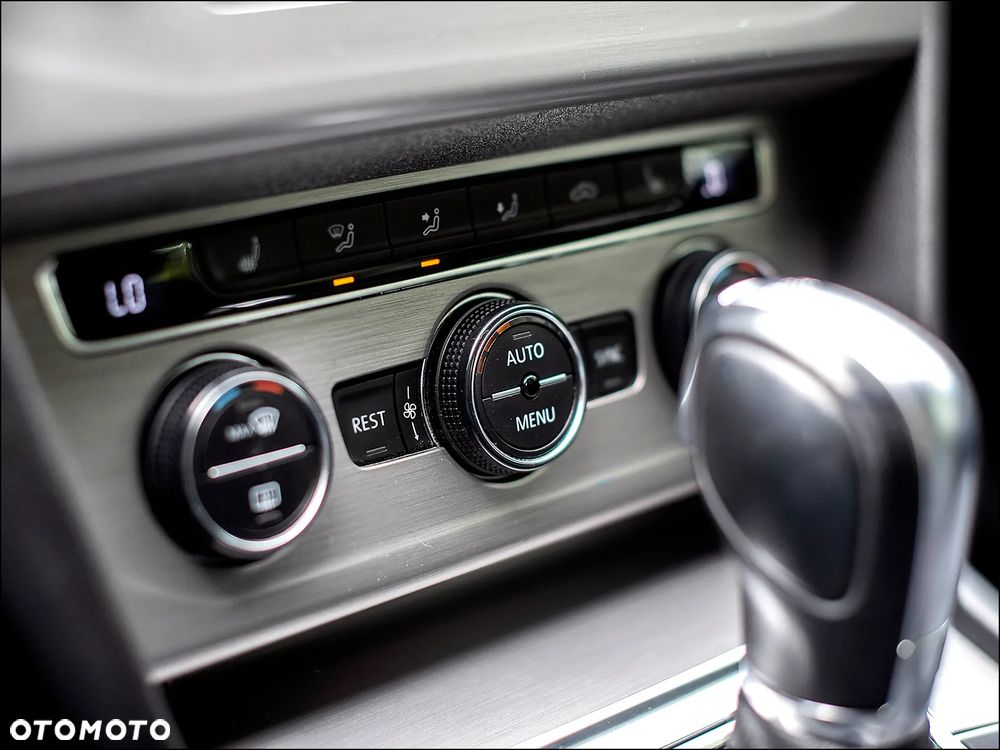 Volkswagen Passat - 30