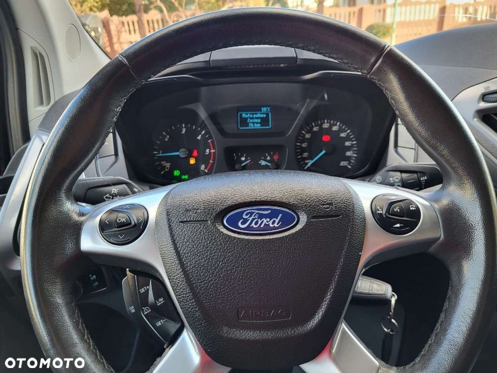 Ford Tourneo Custom - 27