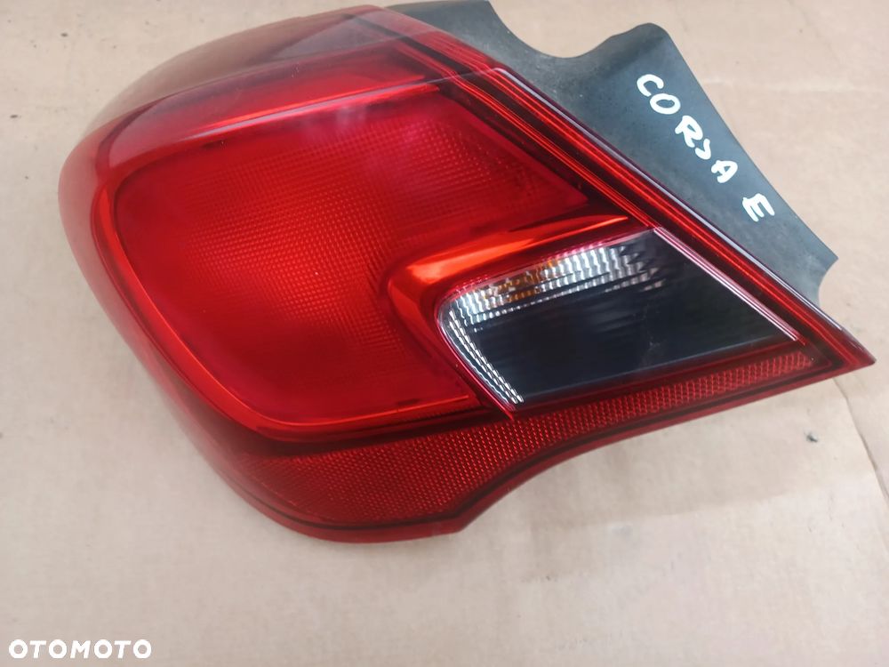 LAMPA TYLNA LEWA OPEL CORSA E 3D - 5