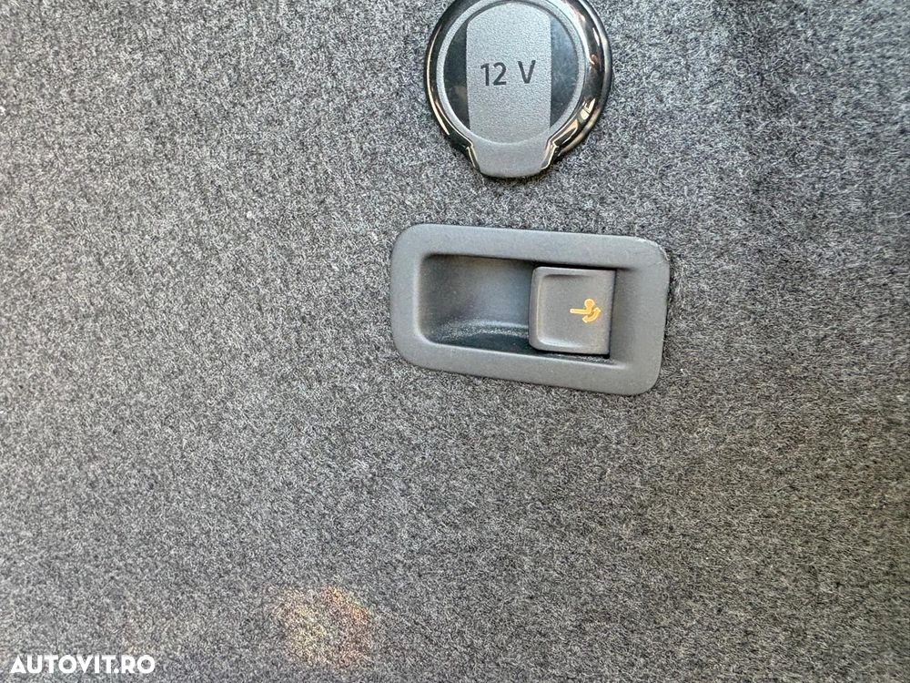 Volkswagen Golf Variant 2.0 TDI 116CP Life - 37