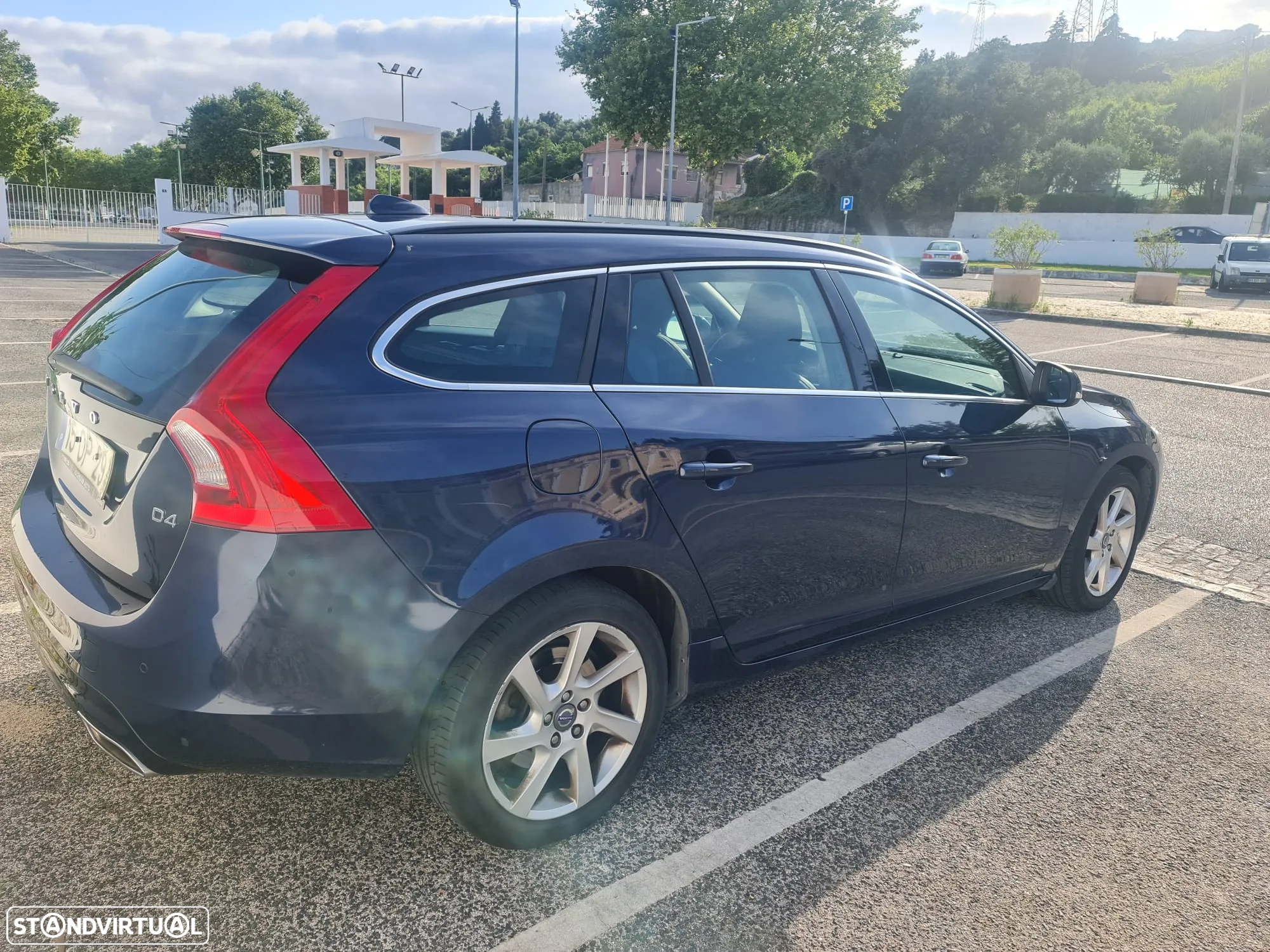 Volvo V60 2.0 D4 Momentum - 4