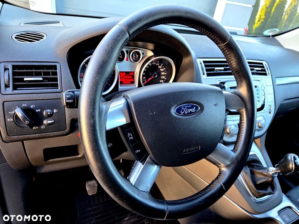Ford Kuga - 24