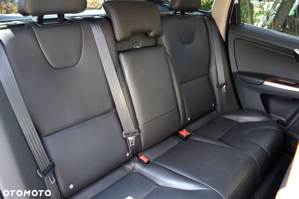 Volvo XC 60 D4 Geartronic Momentum Pro - 26