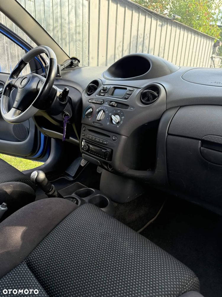 Toyota Yaris - 32