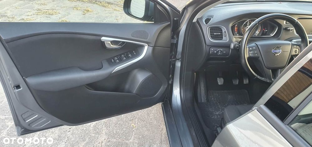 Volvo V40 T2 - 10