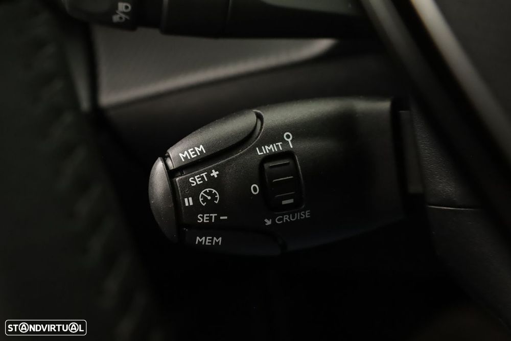 Peugeot e-2008 50 kWh Allure - 18
