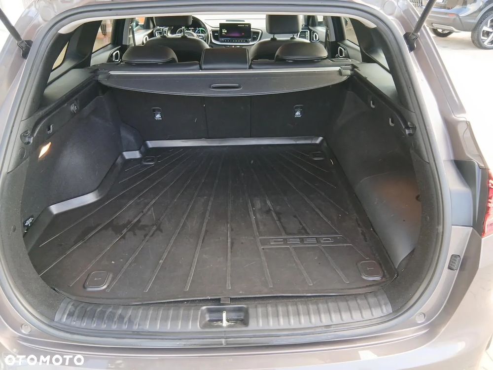 Kia Ceed 1.6 GDI PHEV L Business Line DCT - 30