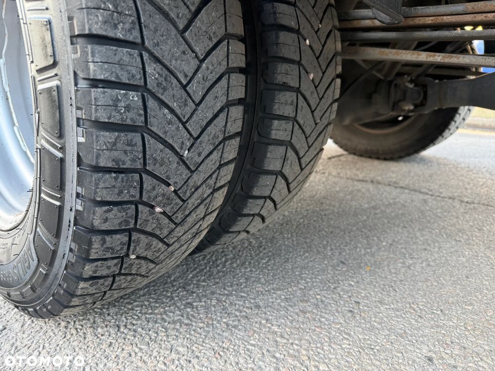 Mercedes-Benz Sprinter - 11