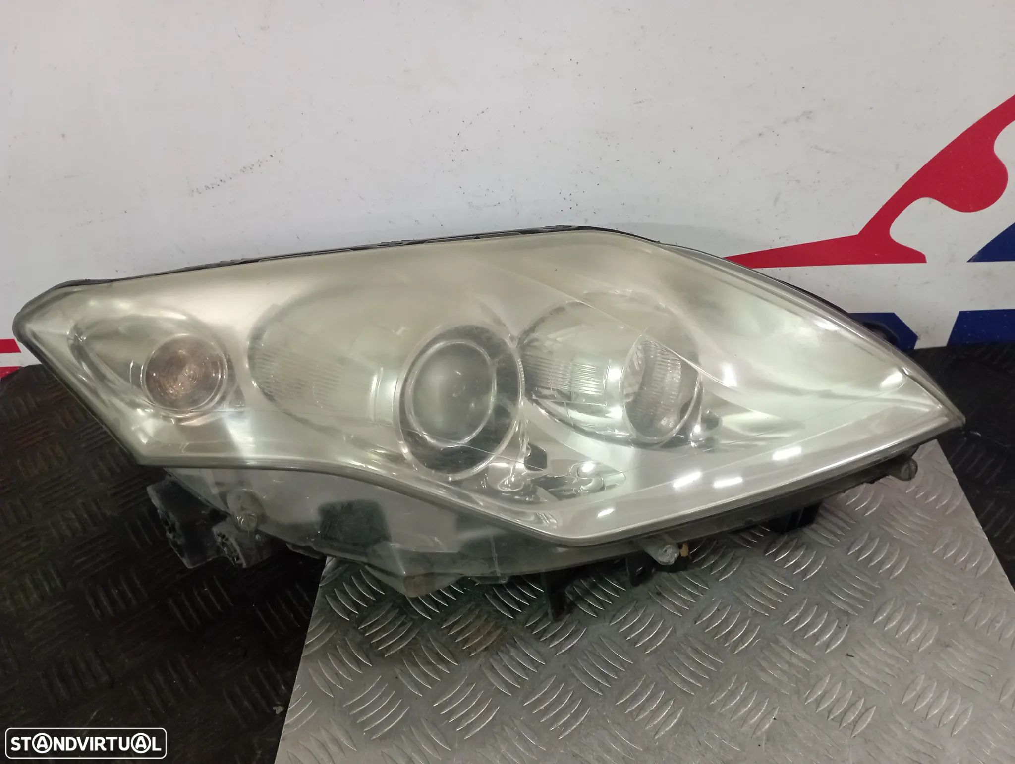 Optica Direita Renault Laguna III 2008 Ref. 260100035R / 89901837 / 89034934 - 1