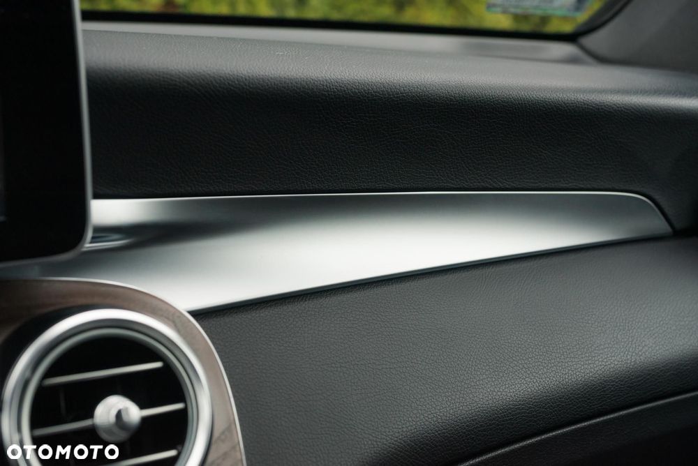 Mercedes-Benz GLC - 30