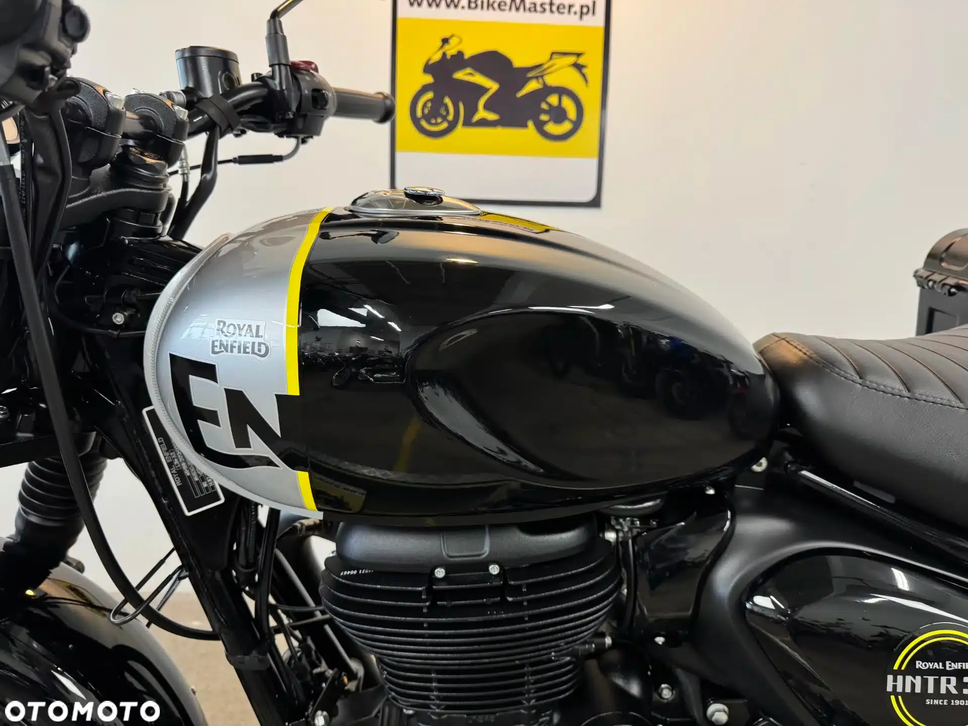 Royal Enfield HNTR - 21