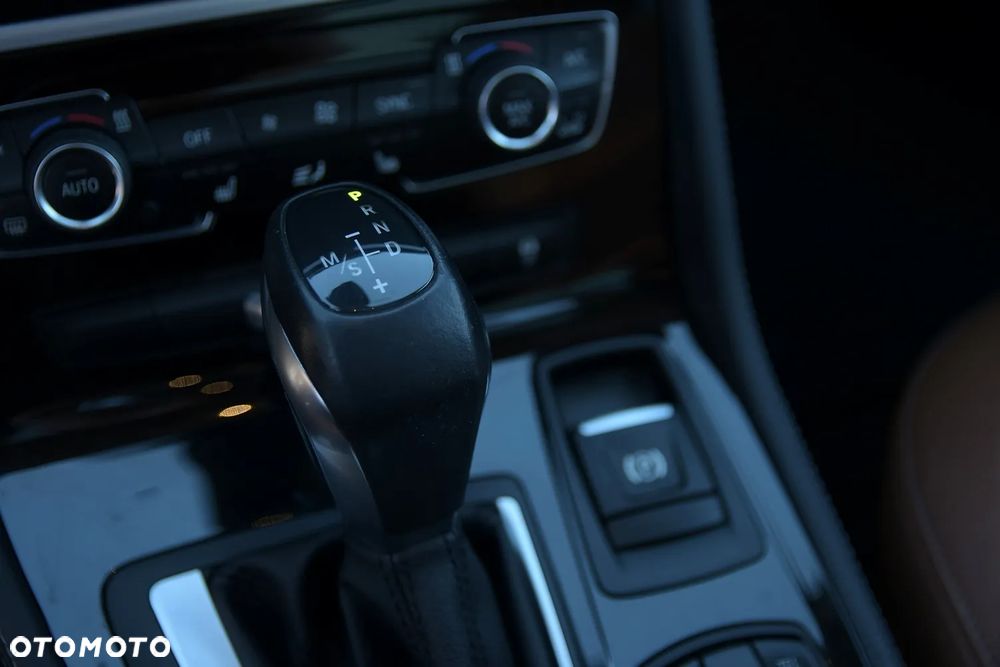 BMW Seria 2 218d Sport-Aut Luxury Line - 33