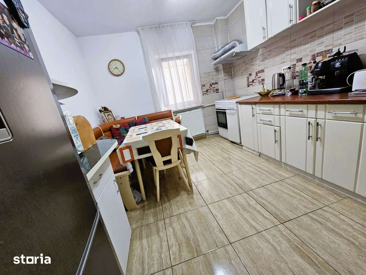 Apart. 4 Camere de Vânzare – Cart. E3, Etaj 3/4, Mobilat și Utilat — fotografia 1
