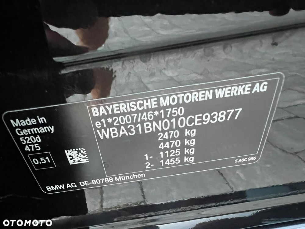 BMW Seria 5 520d Sport Line - 25