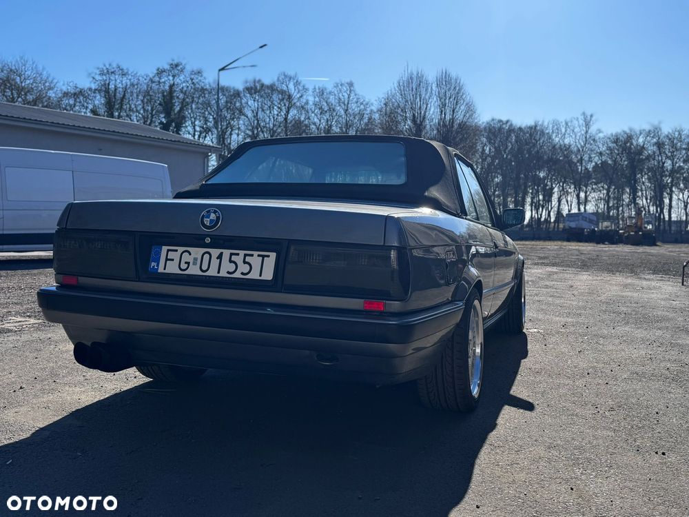 BMW Seria 3 325i - 4