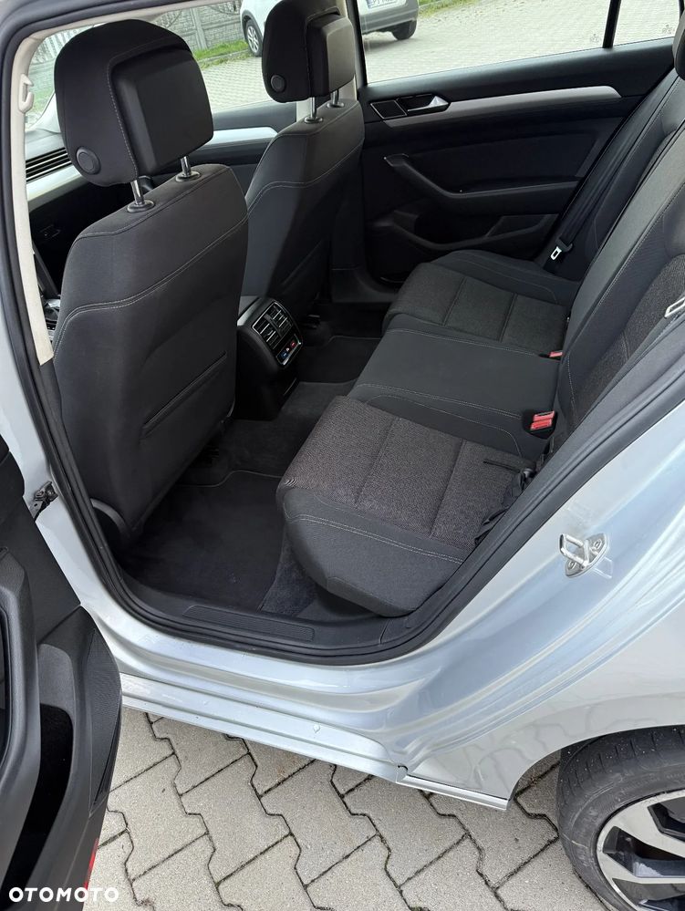 Volkswagen Passat - 13