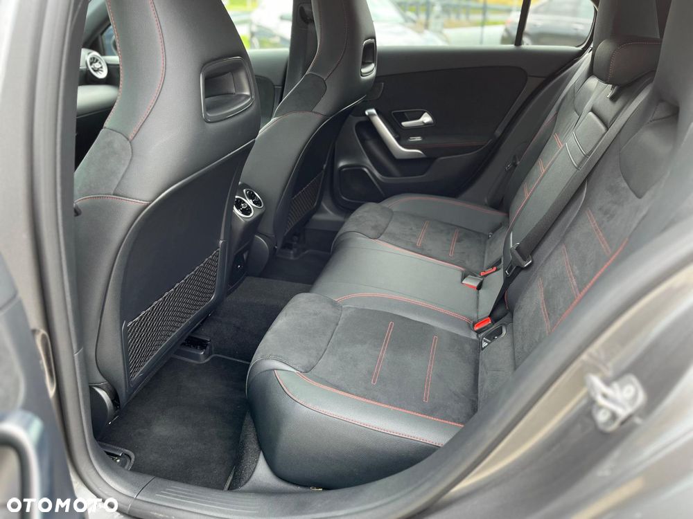 Mercedes-Benz Klasa A 220 4-Matic AMG Line 8G-DCT - 16
