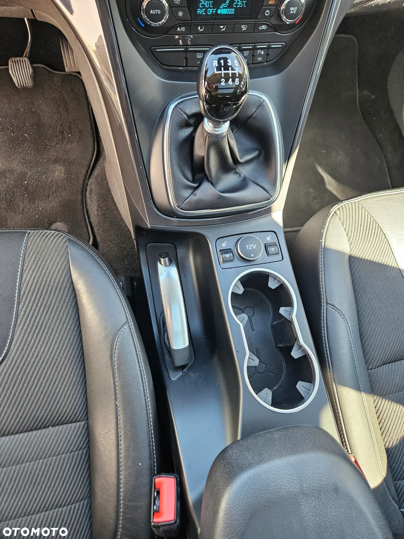 Ford Kuga 2.0 TDCi 2x4 Titanium - 18