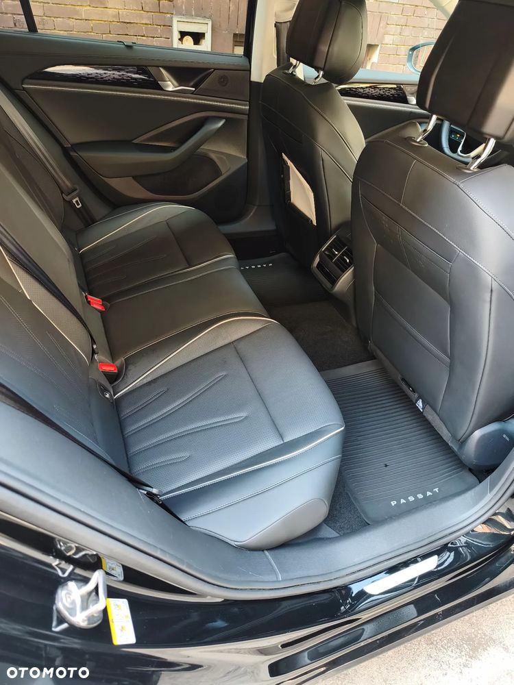 Volkswagen Passat - 11