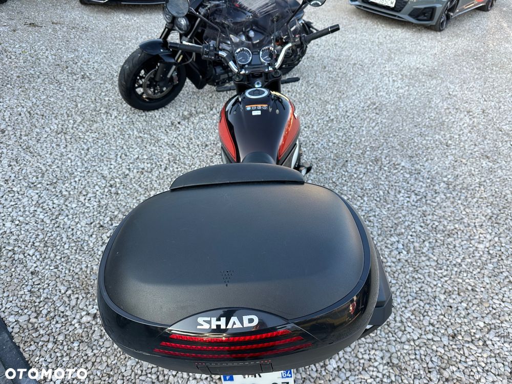 Kawasaki Z 900 RS - 7