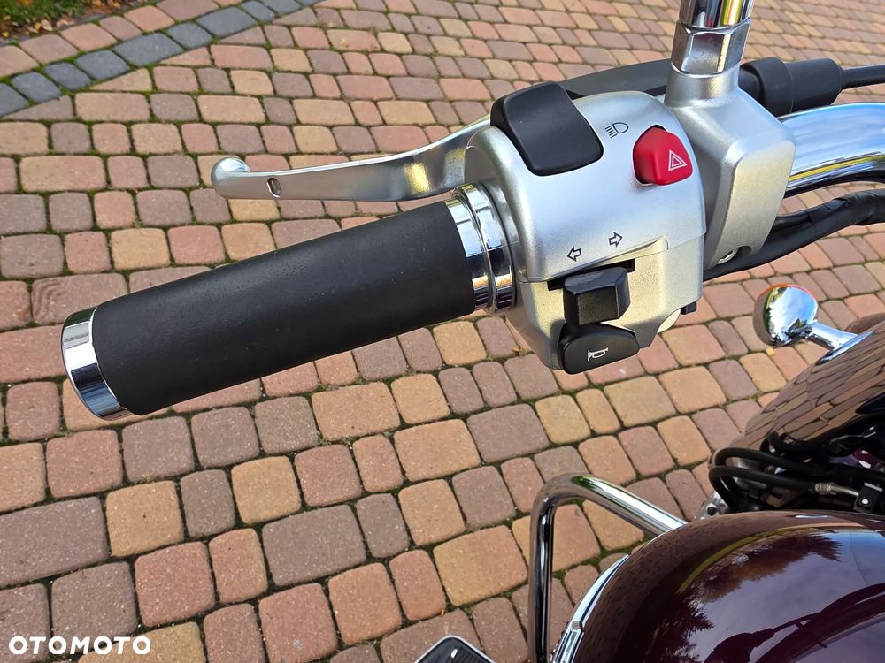 Suzuki Intruder - 16