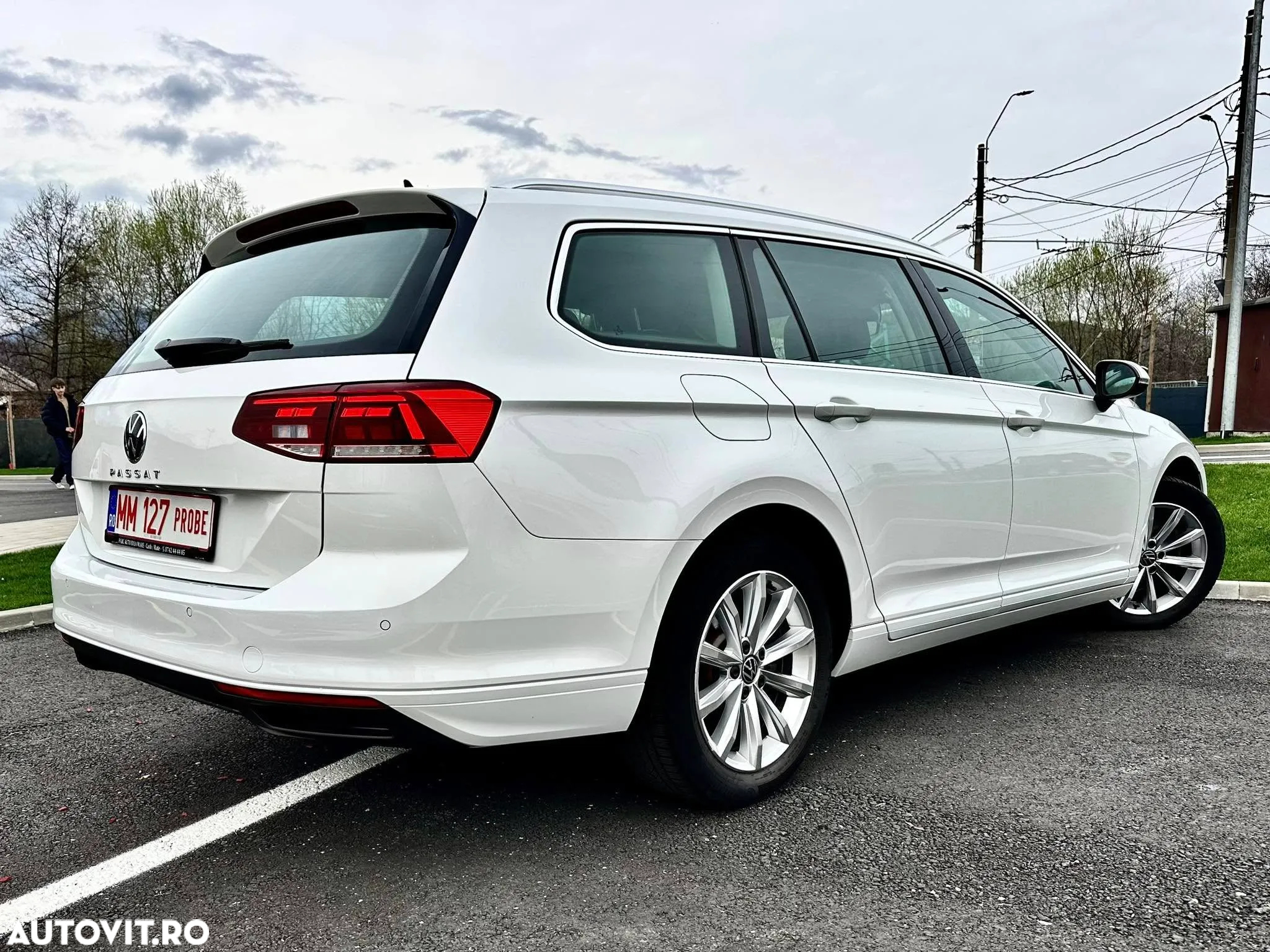 Volkswagen Passat Variant 2.0 TDI SCR DSG BlueMotion Highline - 9