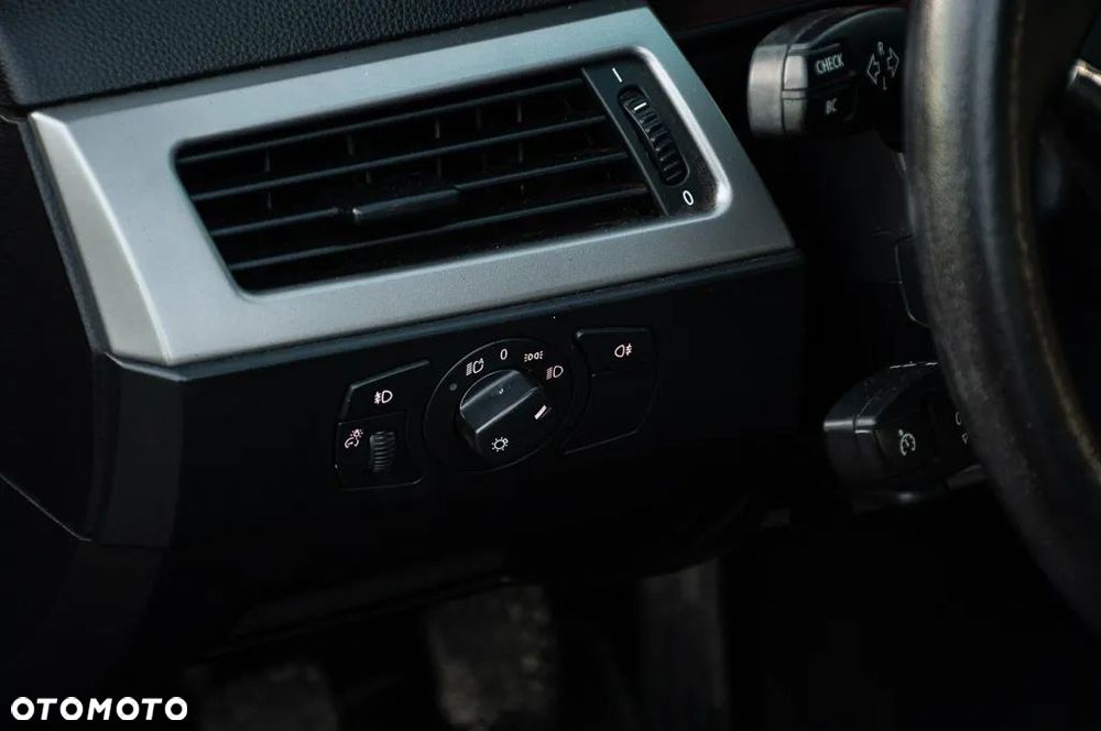 BMW Seria 5 520i - 31