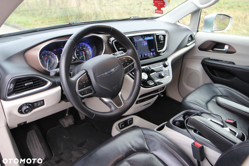 Chrysler Pacifica - 13