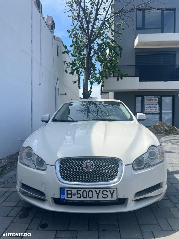 Jaguar XF 2.7D Luxury - 4